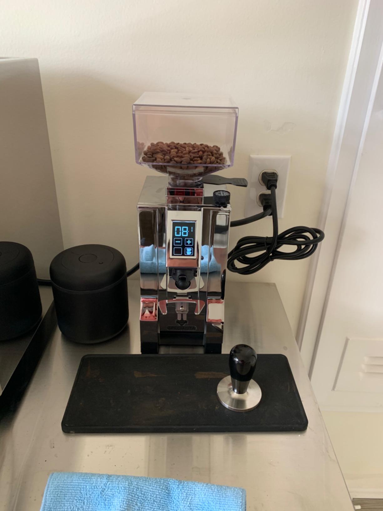 Eureka Mignon Specialita Espresso Grinder | Silent Technology | Stepless 55mm Burrs | Touchscreen | Black customer photo 2