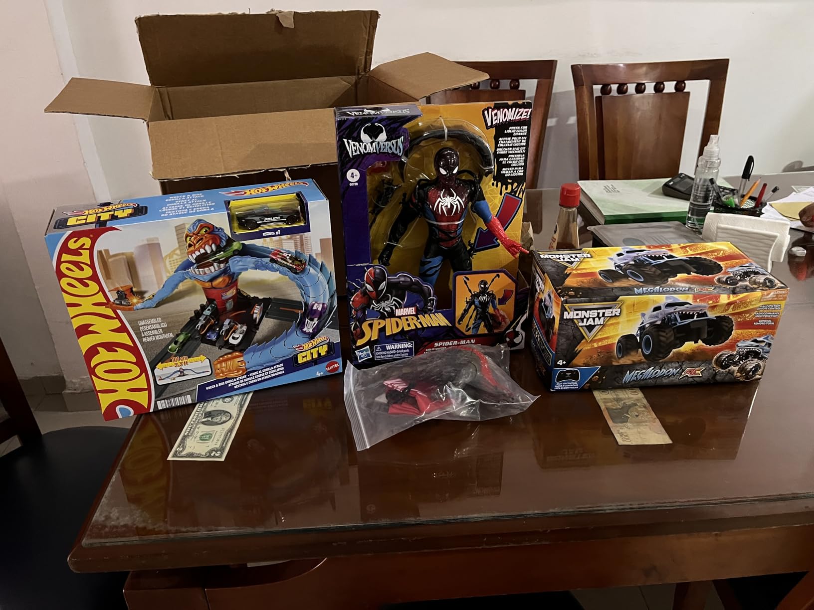Monster Jam Official Grave Digger Remote Control Monster Truck, 1:24 Scale, 2.4 GHz, for Ages 4 and Up | Remote Control Truck Toy, Durable Construction, Authentic Design, Easy to Use Remote, Pretend Play Gifts for Kids Ages 4+ customer photo 2