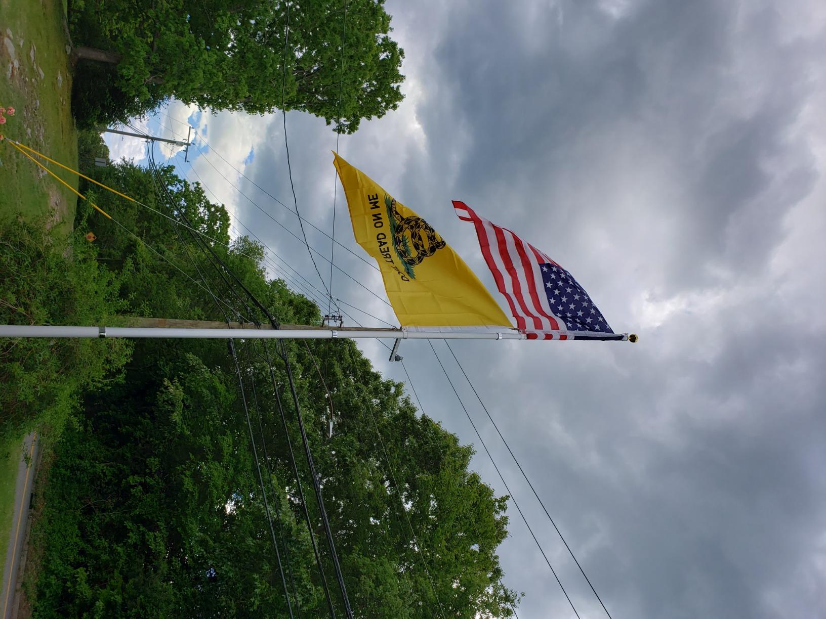 Yeshom 25ft Telescopic Aluminum Flag Pole Fly 2 Flags 3'x5' US Flag Ball customer photo 2