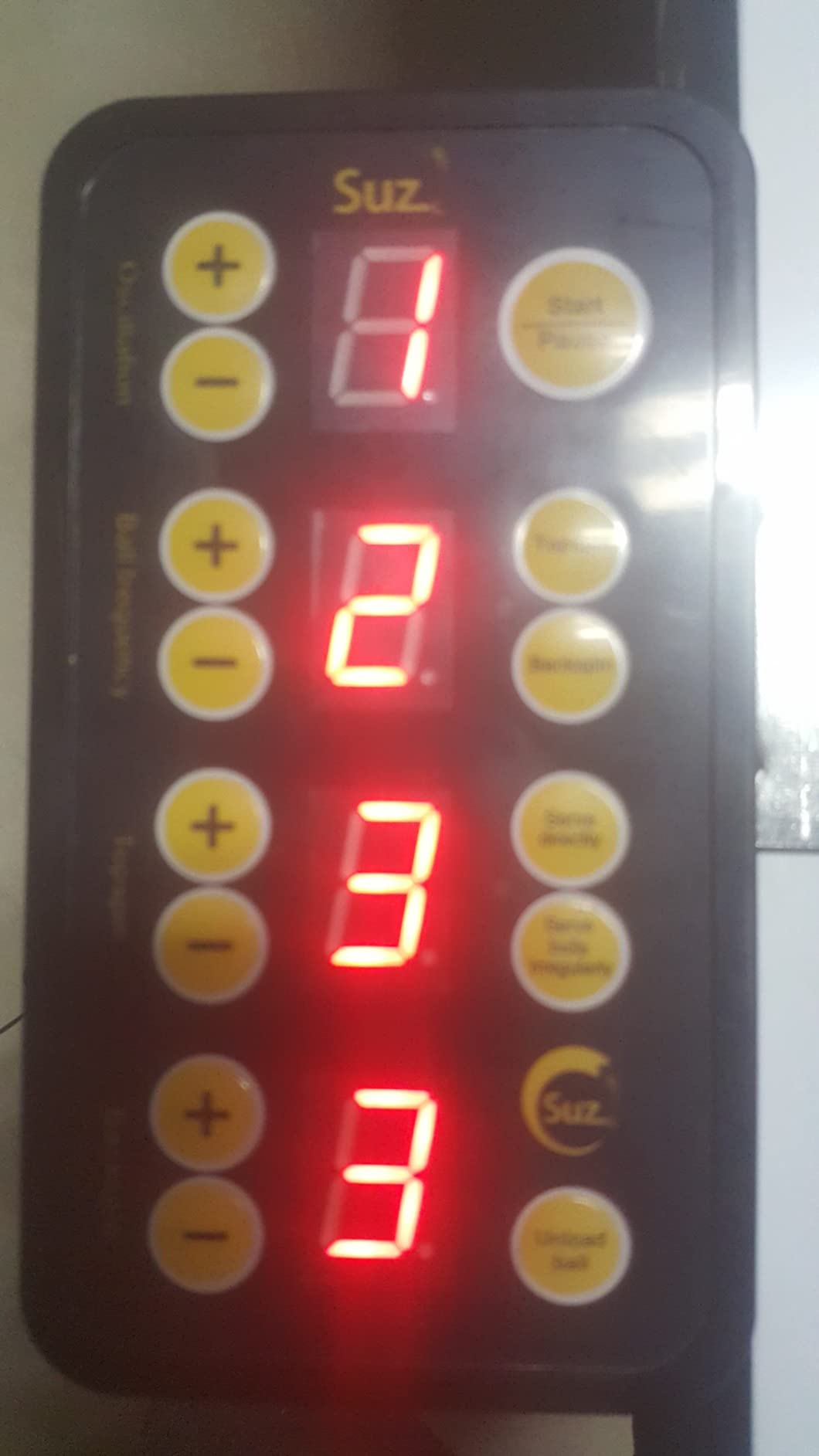 Suz S201 Table Tennis Robot with Machine Recycling net and 200 Balls | easy to assemble,Lots of options for spin, speed and oscillation,with machine recycling net, don't need to pick up balls customer photo 2