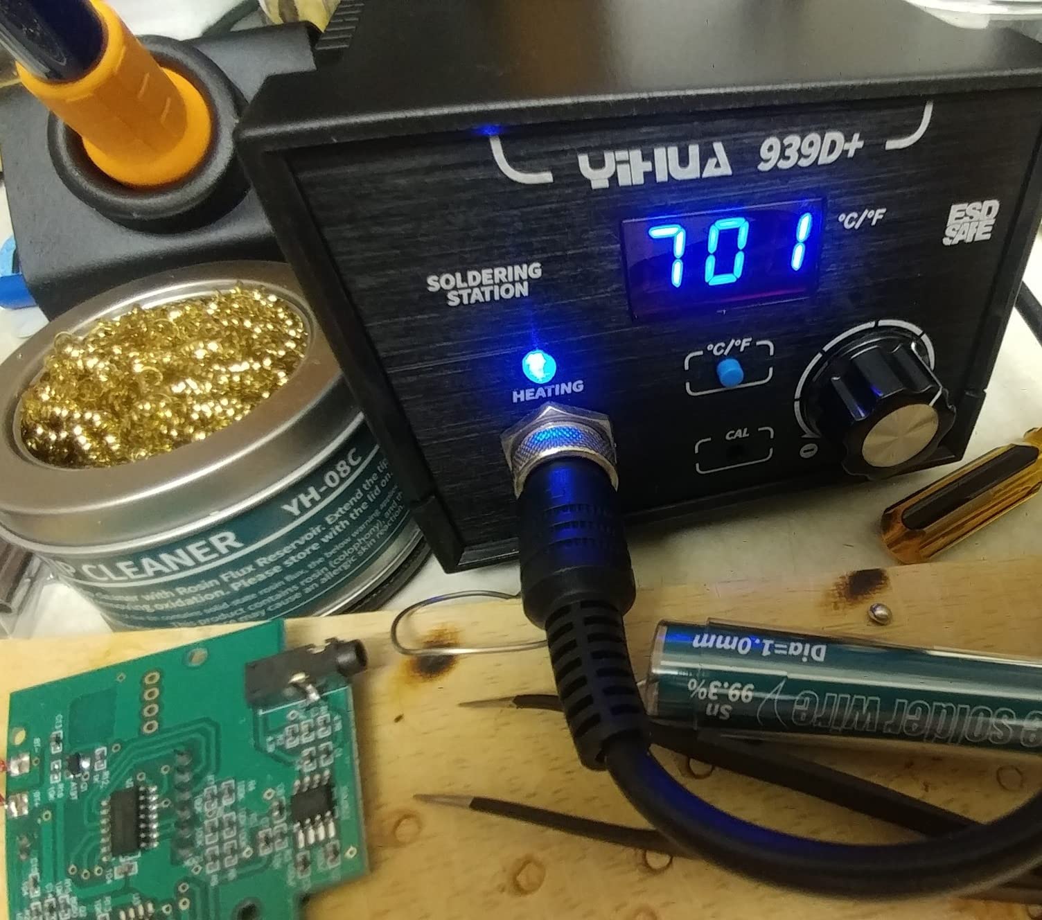 YIHUA 939D+ Digital Soldering Station, 75W Equivalent with Precision Heat Control (392°F to 896°F) and Built-in Transformer. ESD Safe, Lead Free with °C/°F display (Black) customer photo 2