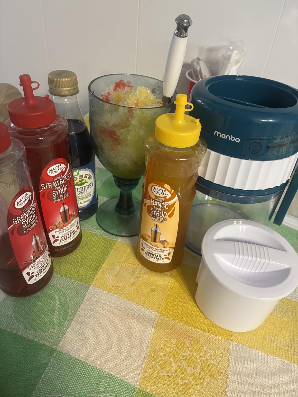 MANBA Manual Snow Cone Machine Maker for Shaved Ice, Snowcones, Slushes customer photo 1