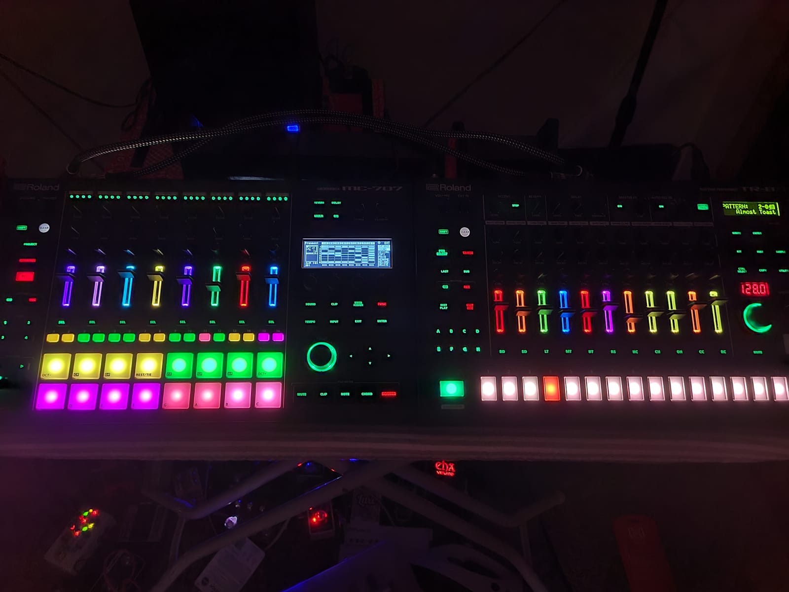 Roland MC-707 Groovebox Professional Music Production Workstation (MC-707), Standard customer photo 1