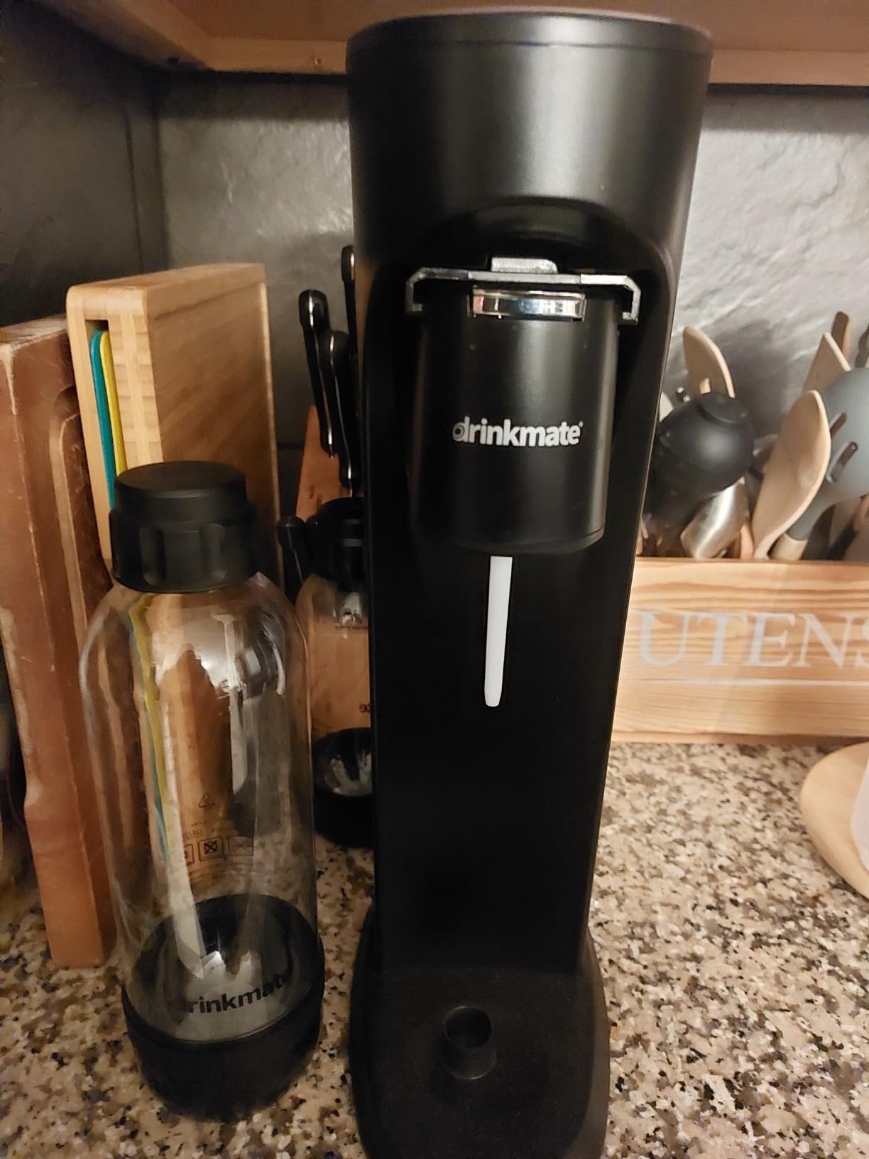 Drinkmate OmniFizz Sparkling Water Maker & Soda Streaming Machine | Carbonates Any Drink | SPECIAL BUNDLE | Includes 60L CO2 Cartridge + Two BPA-Free Bottles (Matte Black) customer photo 2