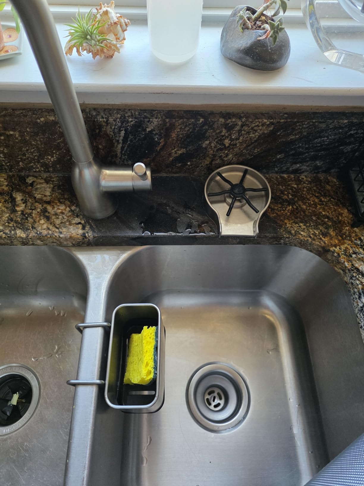 Delta Faucet Glass Rinser for Kitchen Sinks, Kitchen Sink Accessories, Bar Glass Rinser, SpotShield Stainless GR150-SP customer photo 1