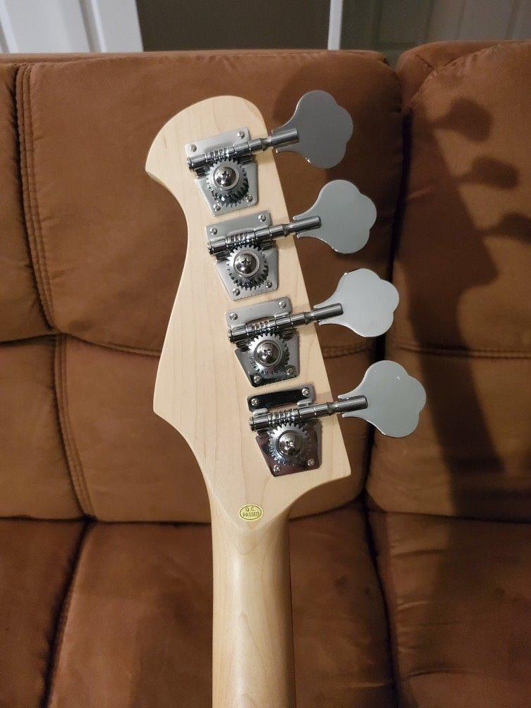 Donner Electric Bass 4 Strings Full-Size Guitar Kit PB-Style (Black) customer photo 2