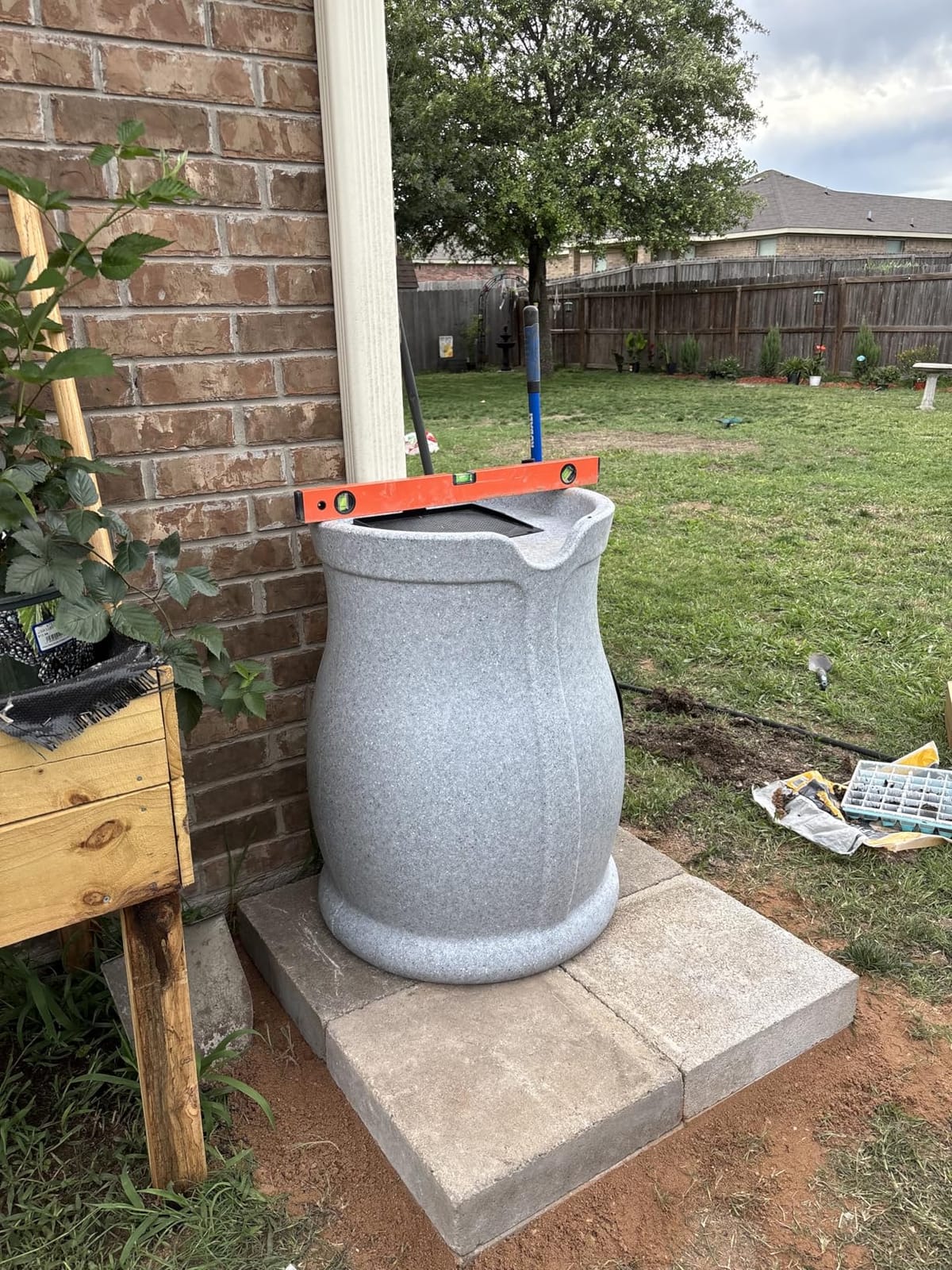 FCMP Outdoor Catalina 45 Gallon Rain Barrel, Light Granite customer photo 2