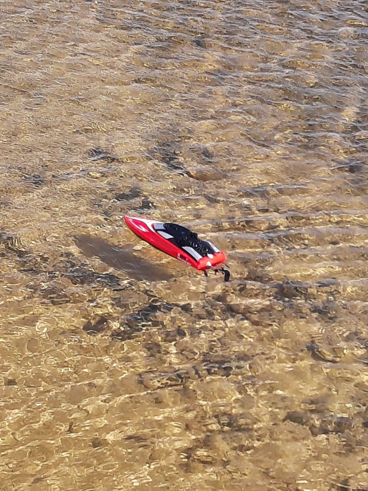 DEERC H120 Fast RC Boat for Pools and Lakes, 2.4 GHz 20+ MPH Racing Boats for Kids & Adults with Rechargeable Battery,Low Battery Alarm,Capsize Recovery,Gifts for Boys Girls customer photo 1