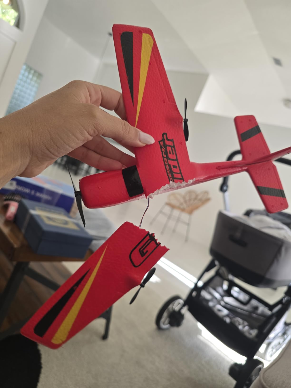 2 CH RC Airplane, RC Plane Ready to Fly, 2.4GHz Remote Control Airplane, Easy to Fly RC Glider for Kids & Beginners (Red) customer photo 1