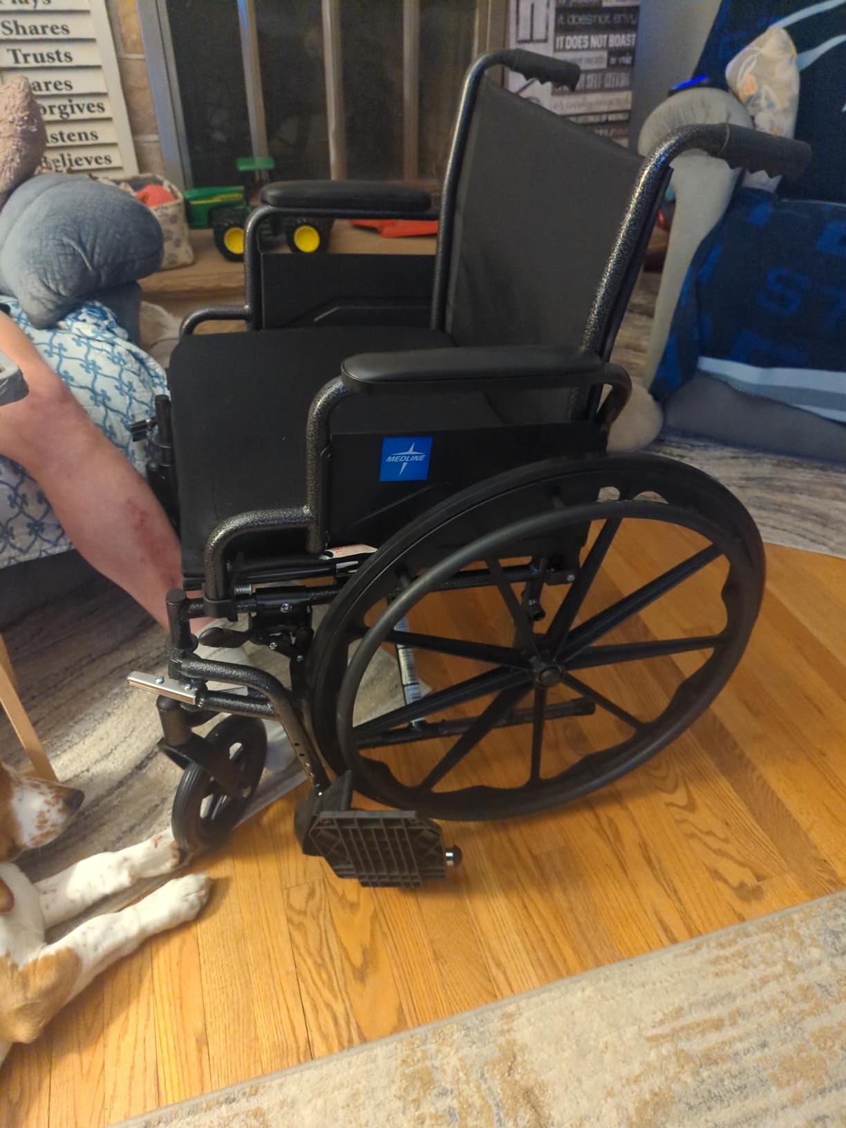 Medline Comfortable Folding Wheelchair with Swing-Back Desk-Length Arms and Swing-Away Footrests, 20”W x 16”D Seat customer photo 1