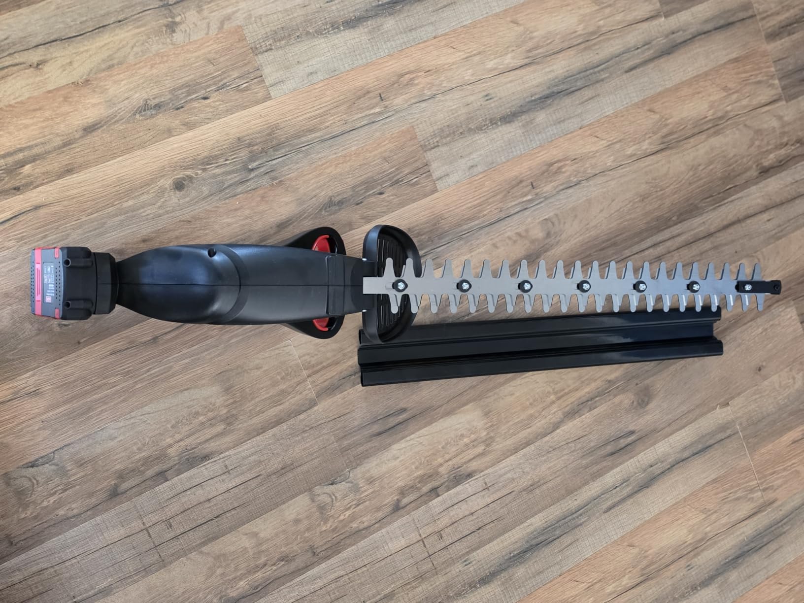 MZK 20V 22-Inch Cordless Hedge Trimmer with 2 x 4Ah Batteries customer photo 1