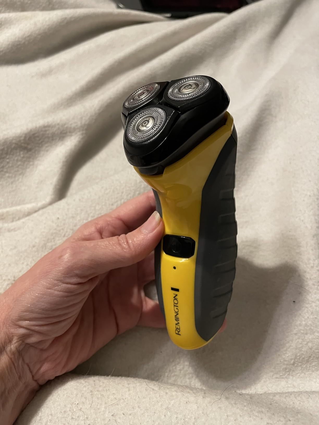 Remington Indestructible Rotary Shaver 5100, Electric Razor, Yellow customer photo 2