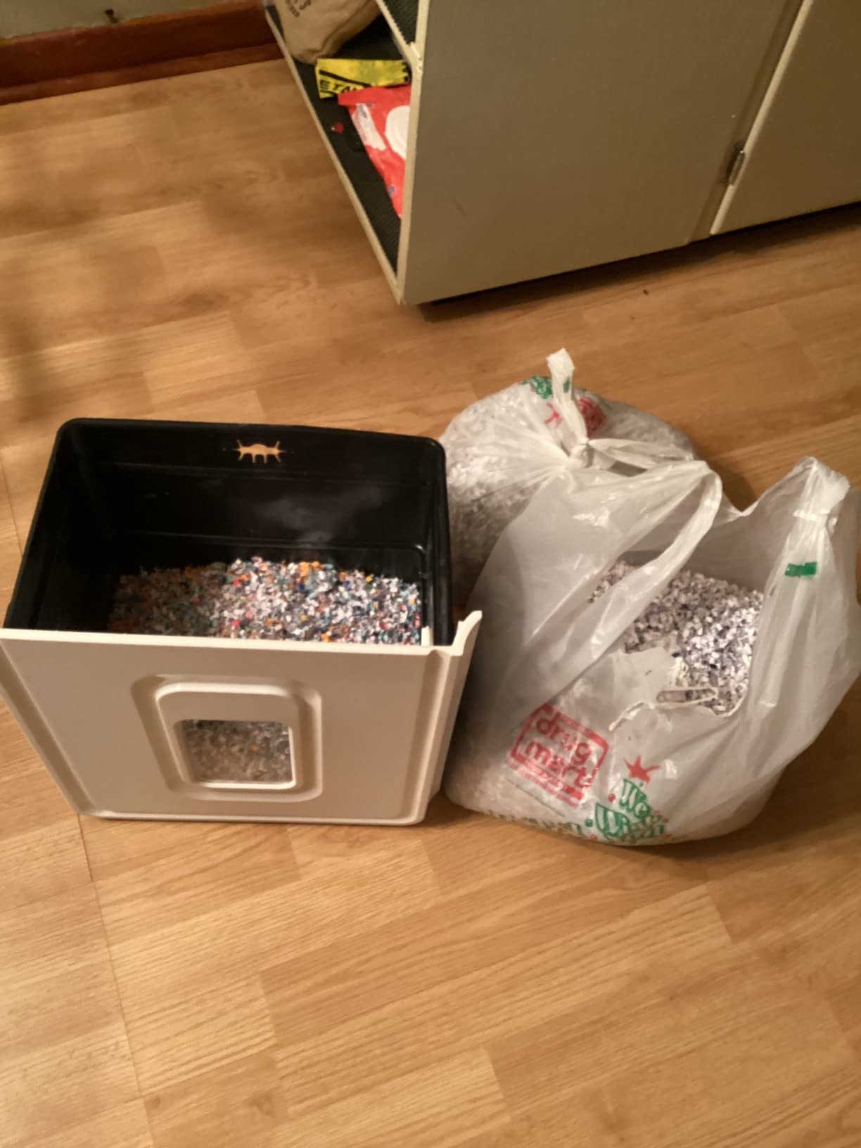 Aurora AU1480MA Professional Grade 14-Sheet Micro-Cut Paper and CD/Credit Card Shredder/ 30 Minutes Continuous Run Time, White/Gray customer photo 1