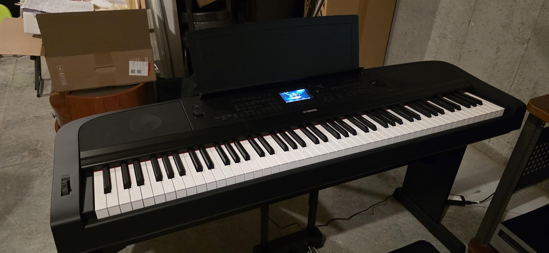Yamaha DGX-670B 88-Key Weighted Digital Piano, Black customer photo 1