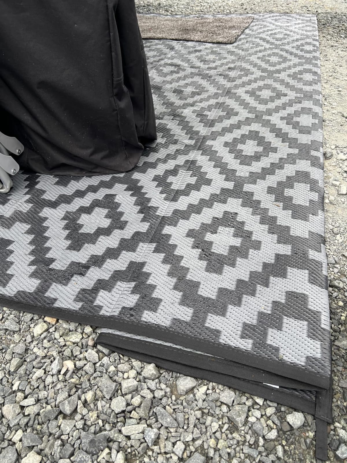SAND MINE Waterproof Outdoor Rug 5x8 ft, Plastic Reversible Rug, Modern Area Rug, Large Floor Mat for Outdoors, RV, Patio, Backyard, Deck, Picnic, Beach, Camping, Black & Beige customer photo 2