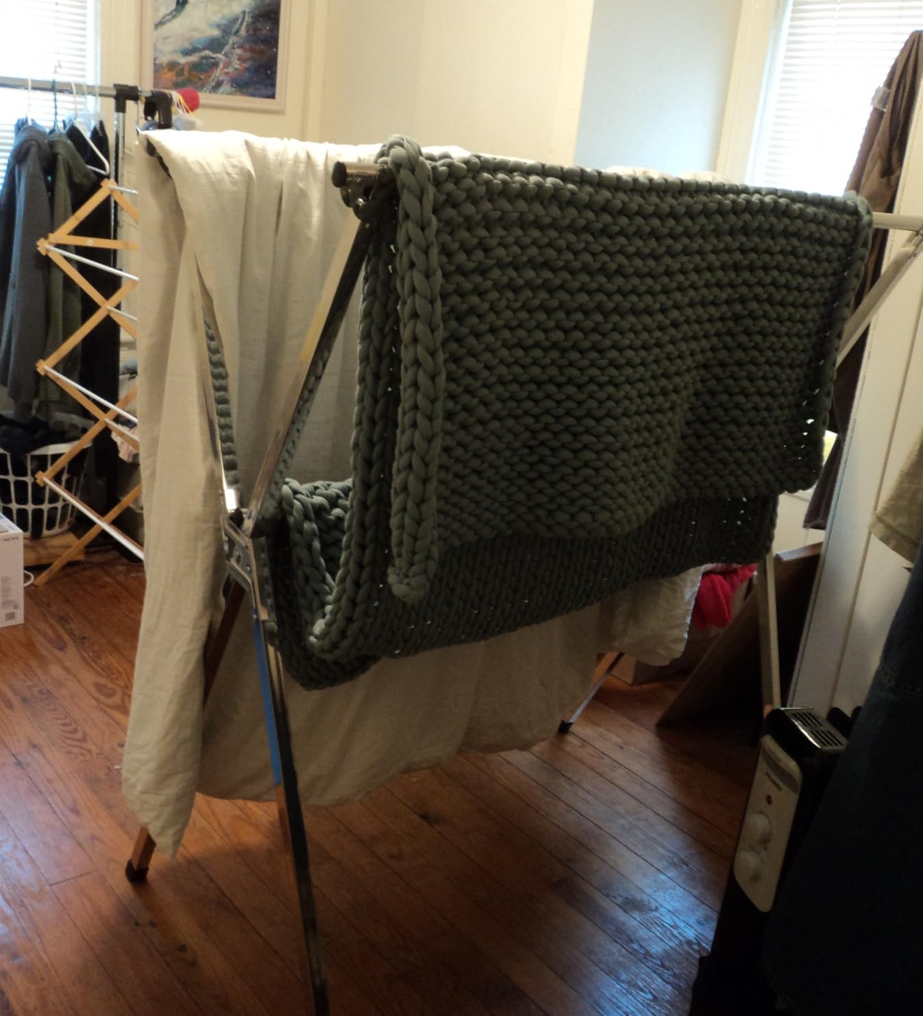 AUGMIRR Clothes Drying Racks Outdoor, 82 Inches Updated Version,Stainless Steel Laundry Drying Rack for Indoor Outdoor and The Balcony,Length Adjustable Saves Space,with Windproof Hooks(002) customer photo 2