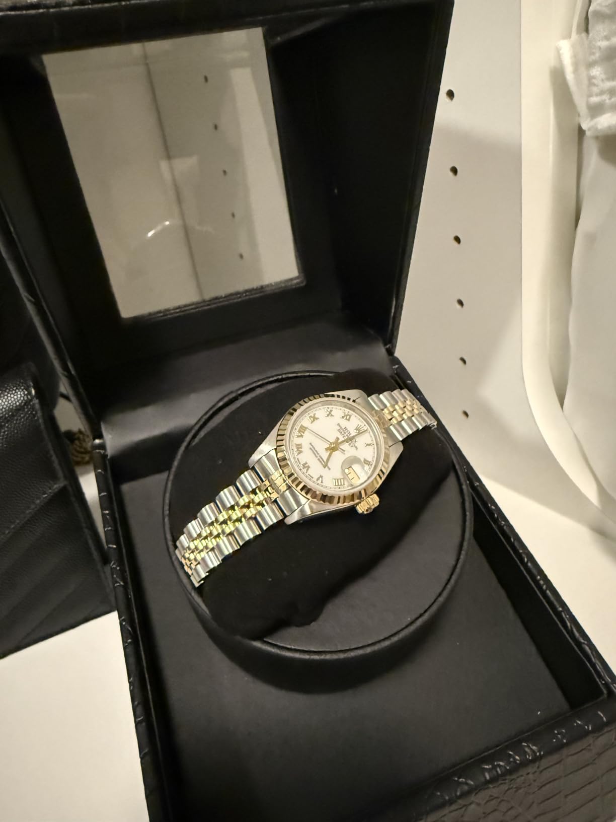 Automatic Single Watch Winder for Automatic Watches,Rotating Watch Case with Japanese Quiet Motor，AC Adapter or Battery Powered customer photo 2