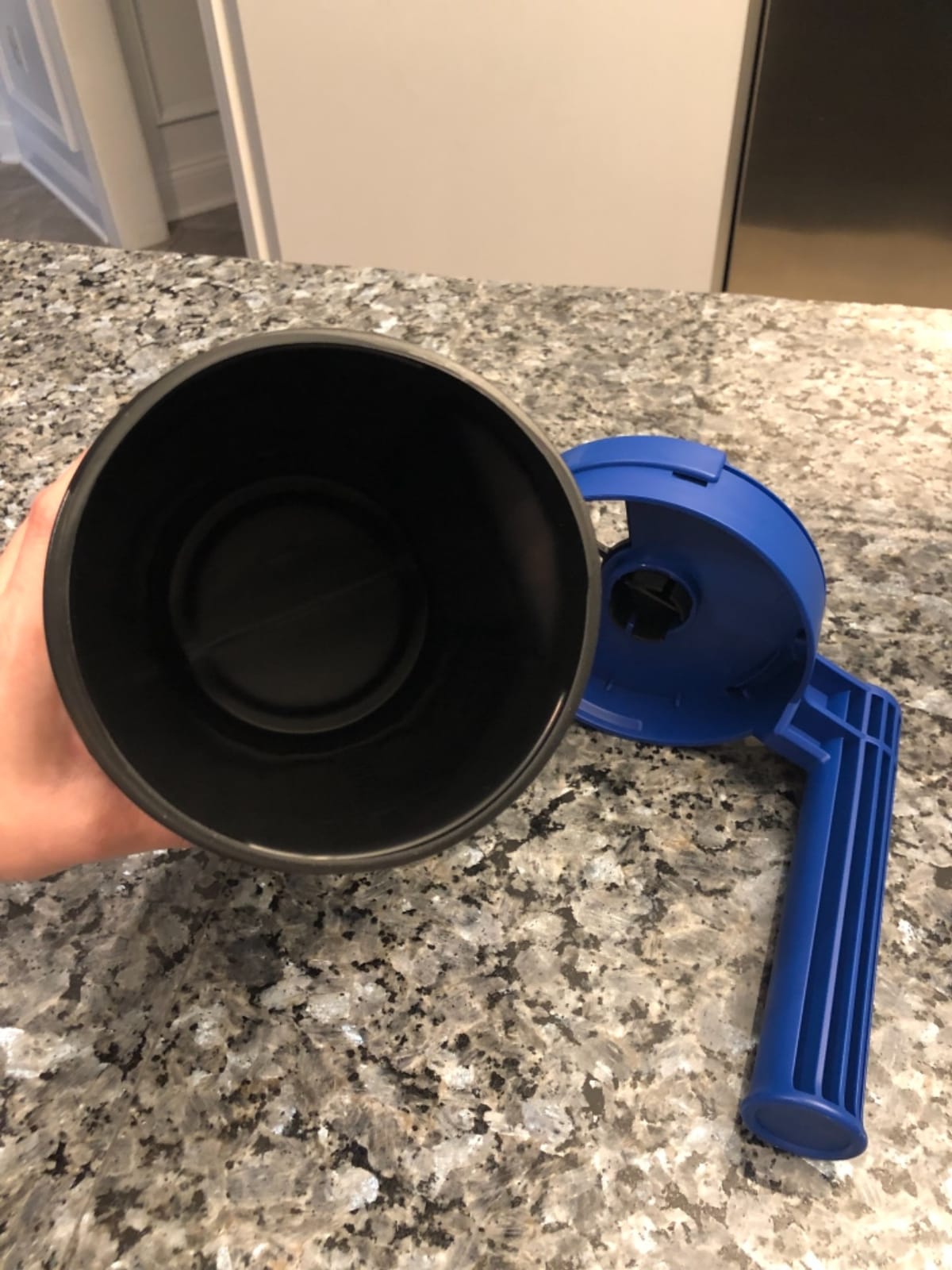 Snow Joe Salt Spreader Handheld - Ice Melt Spreader with 5 lb Capacity, Adjustable Dial Flow Control for Grass Seed, Fertilizer & More, SJSPD1 customer photo 1