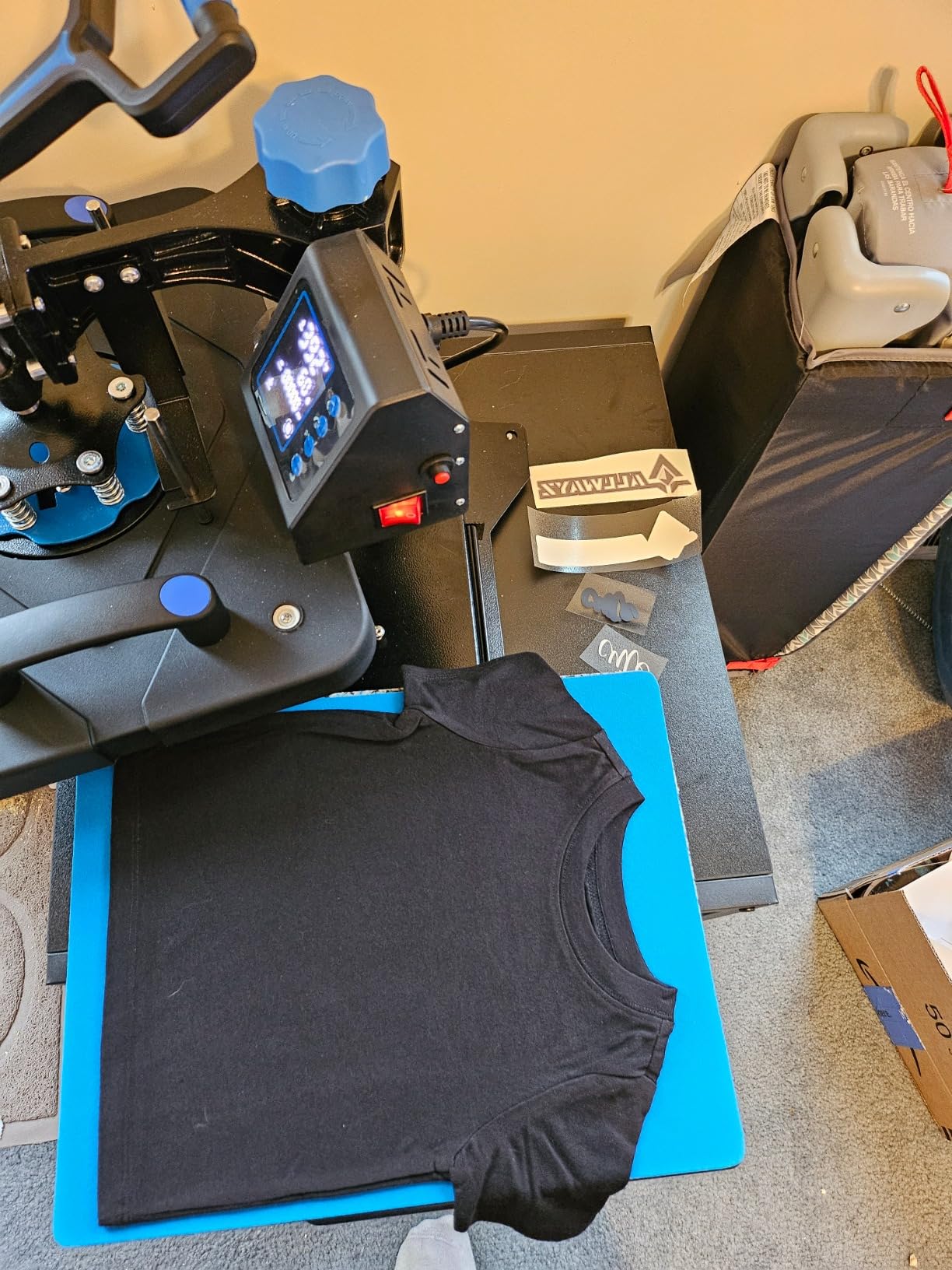 HORGELU Upgraded 5 in 1 Heat Press Machine 12x15 Inch Heat Transfer Machine 360-Degree Swing Away Multifunction Digital Sublimation Combo Heat Press for T Shirt Mug Hat Plate 110V Black Blue customer photo 1