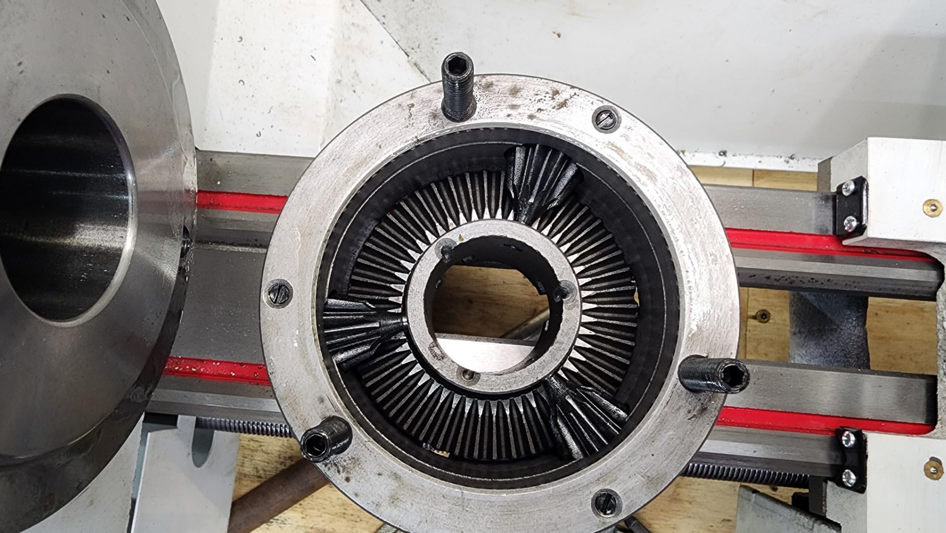 VEVOR Metal Lathe 8.7 x 29.5 Inch/220 x 750MM Mini Metal Lathe 1.1KW Infinitely Variable Speed Mini Lathe Machine LED Screen for Counter Face Turning Driling customer photo 2