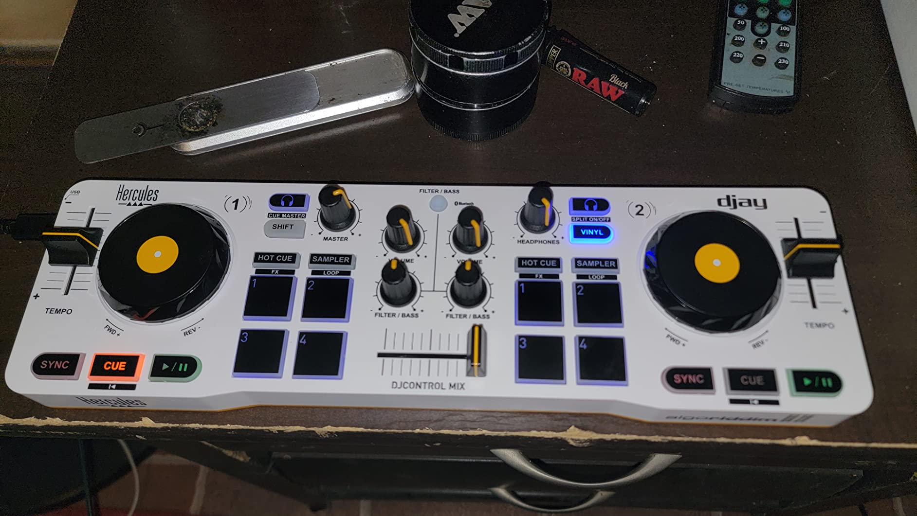 Hercules DJControl Mix – Bluetooth Wireless DJ Controller for Smartphones (iOS and Android) – dJay app – 2 Decks, White customer photo 2