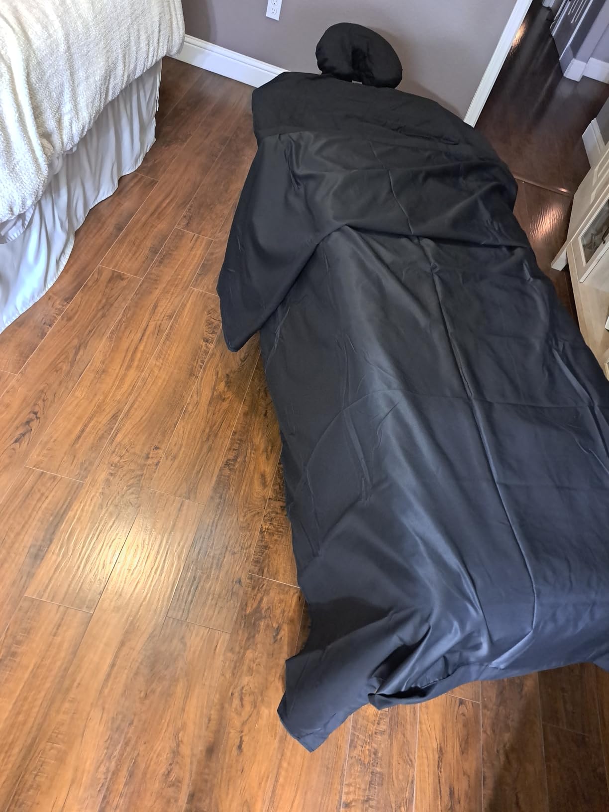 Yaheetech 84x28in Portable Massage Table Folding Adjustable Lash Bed, Black customer photo 2