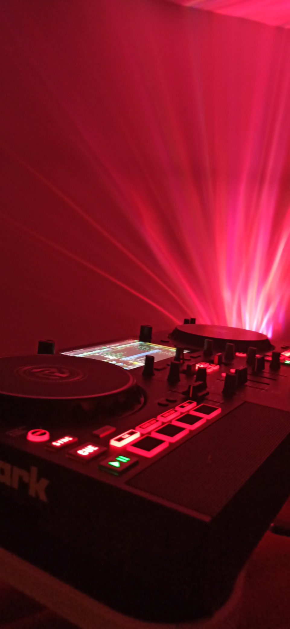 Numark Mixstream Pro Standalone System with Speakers, 7” Touch Screen, WiFi Streaming, 2 Channels & FX customer photo 2