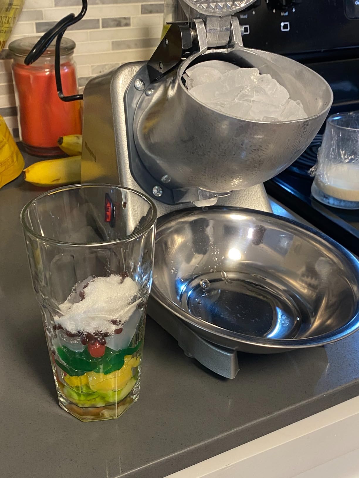 Reespring Snow Cone Machine Shaved Ice Machine Ice Crusher with 4 Blades Kitchen Electric for Shaved Ice and Snow Cone (300W 2000r/min) Comes with a Free Ice Pick,Ice Cube Tray, 6 Syrup dispensers customer photo 2