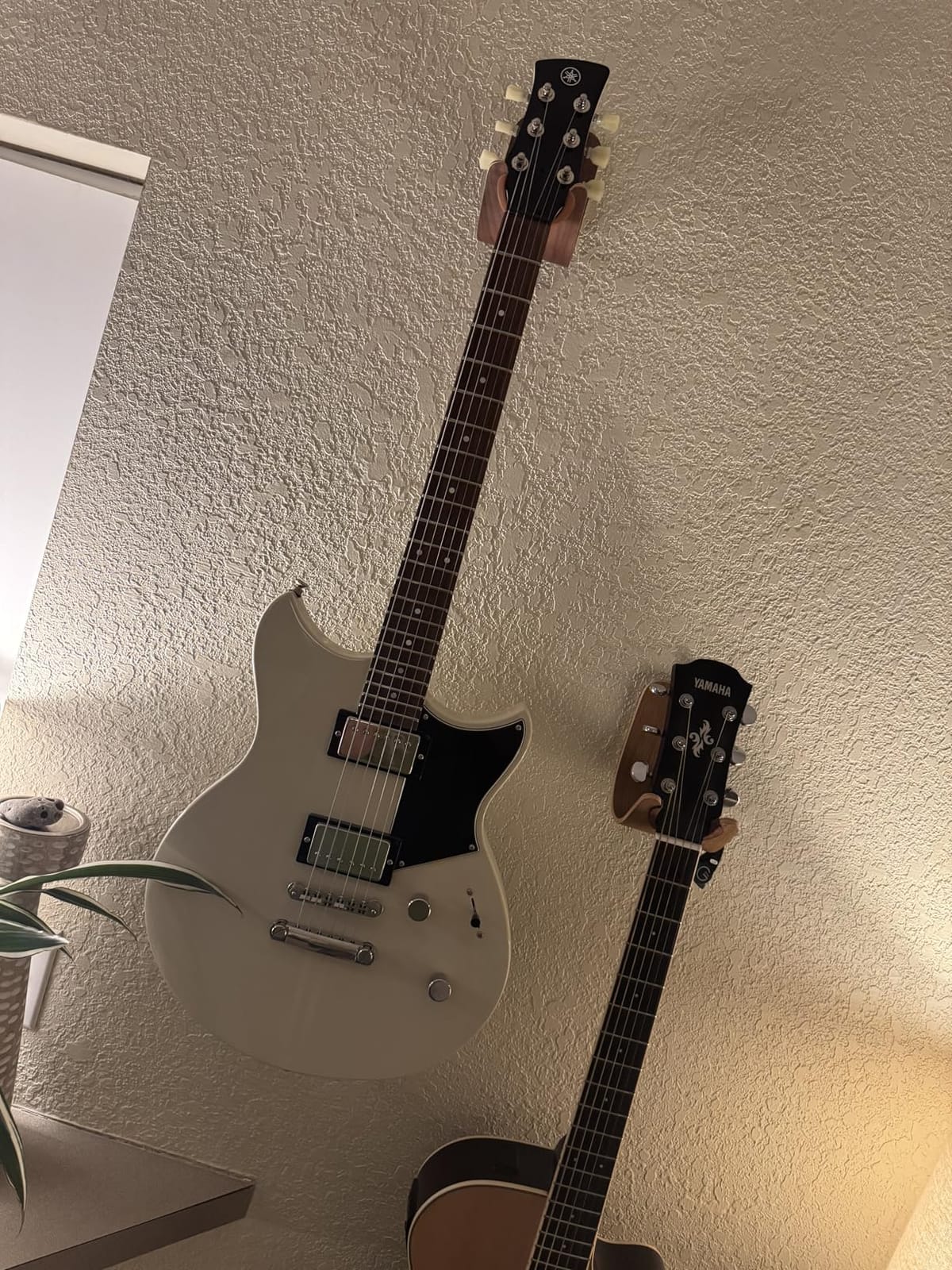 Yamaha Revstar Element RSE20 BL Electric Guitar, Black customer photo 1