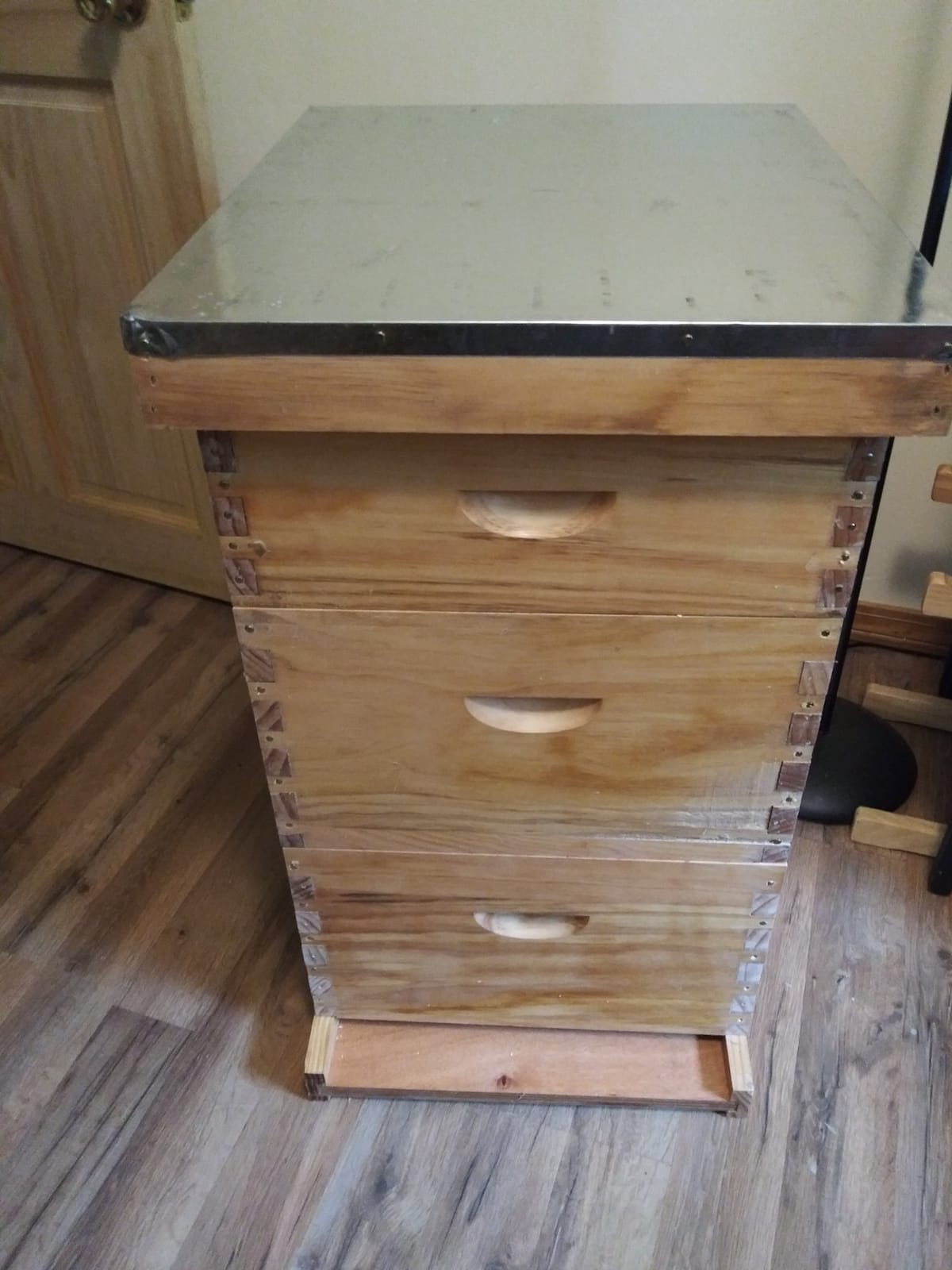 Honey Lake 10 Frame Bee Hives Boxes Starter Kit and Bee Keeping Supplies-All Beginners Kit, Bee Hive Kit with Beekeeping Tool Kit Includes Bee Smoker Beekeeper Veil Hat customer photo 1
