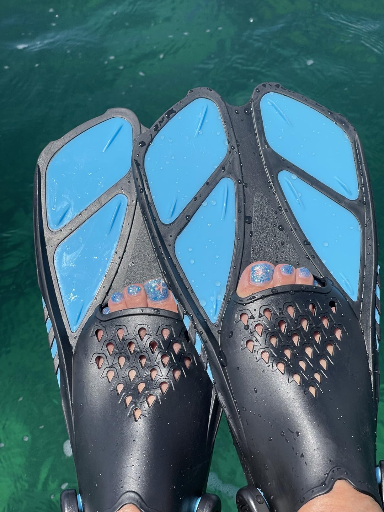 Ubekezele Snorkeling Gear for Adults, 4-in-1 Set with Mask, Snorkel & Fins customer photo 1