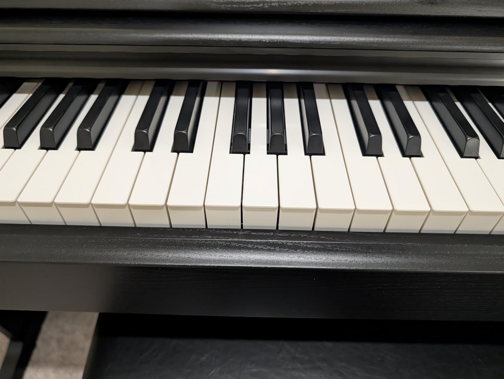 Yamaha Arius Series 88-Key Weighted Action Upright Digital Piano for Beginner and Intermediate Players, Dynamic Response, Grand Piano Sound, 3-pedal Unit, Upright Design, Bench Included, Black YDP105B customer photo 1