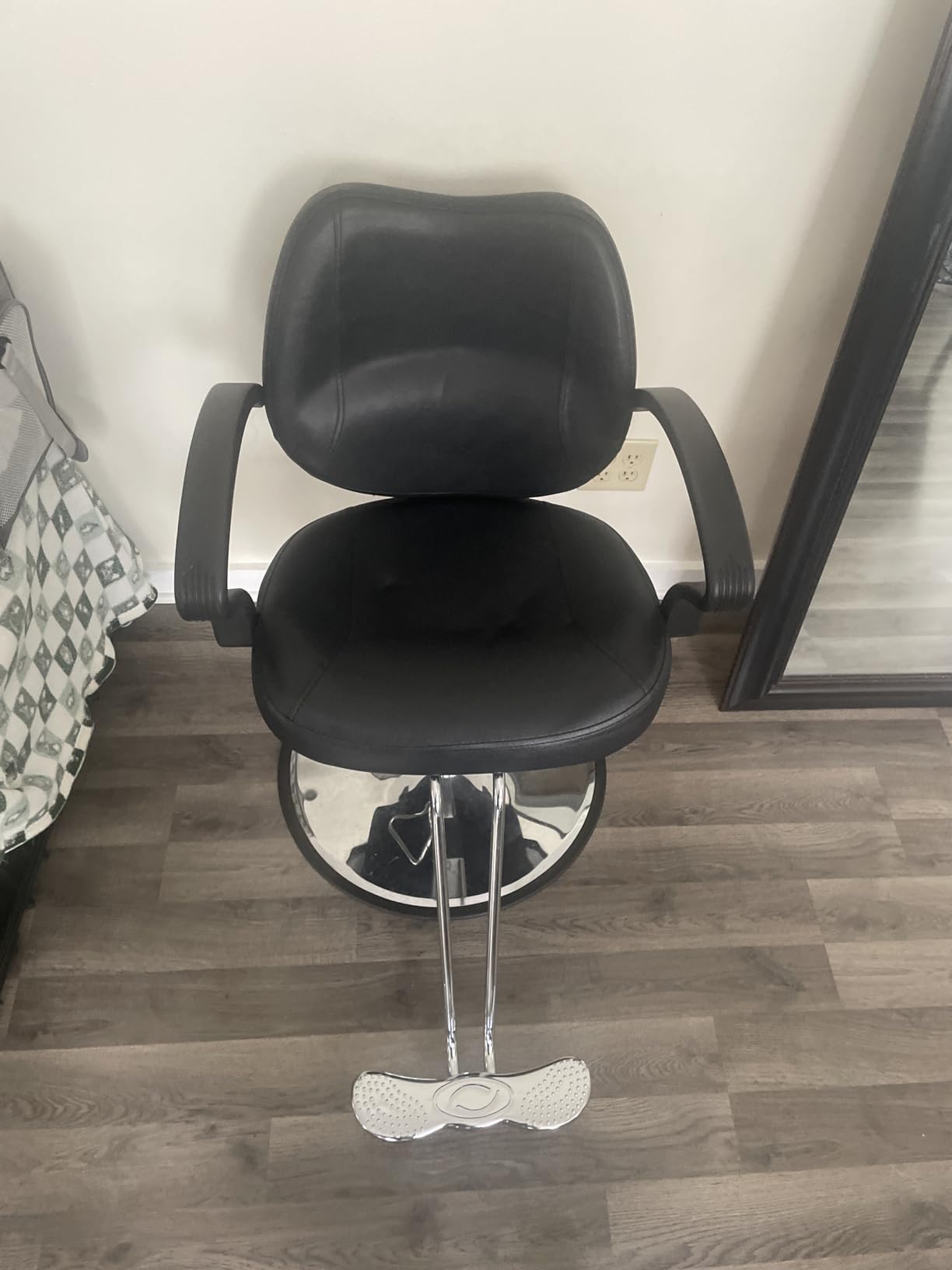 Winado Beauty Salon Barber Chair for Men and Women Hair Stylists, Black customer photo 1