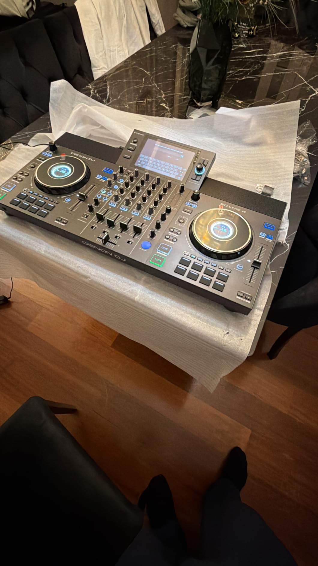 Denon DJ SC LIVE 4 Standalone DJ Controller Black customer photo 2
