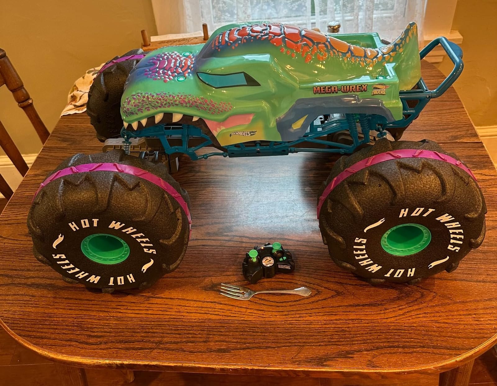 Hot Wheels RC Monster Trucks Mega-Wrex in 1:6th Scale Vehicle customer photo 1