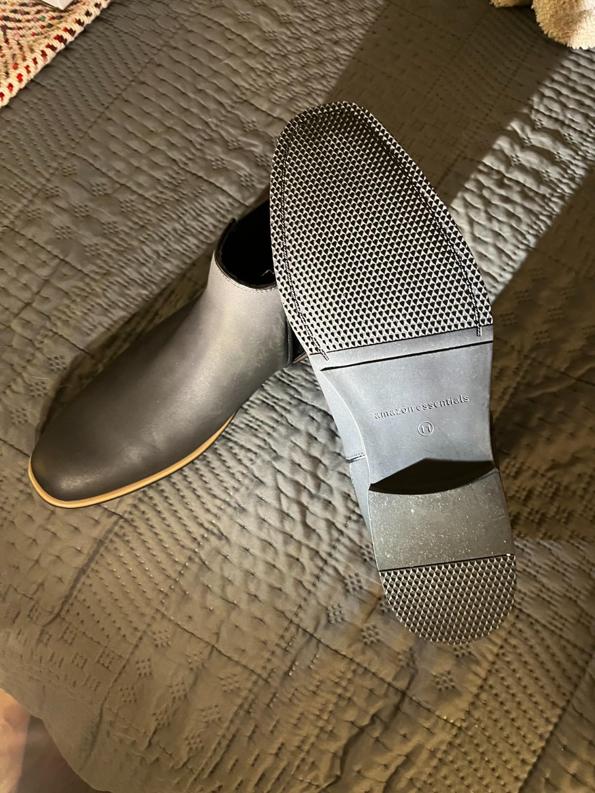 Amazon Essentials Men's Leather Chelsea Boot customer photo 1