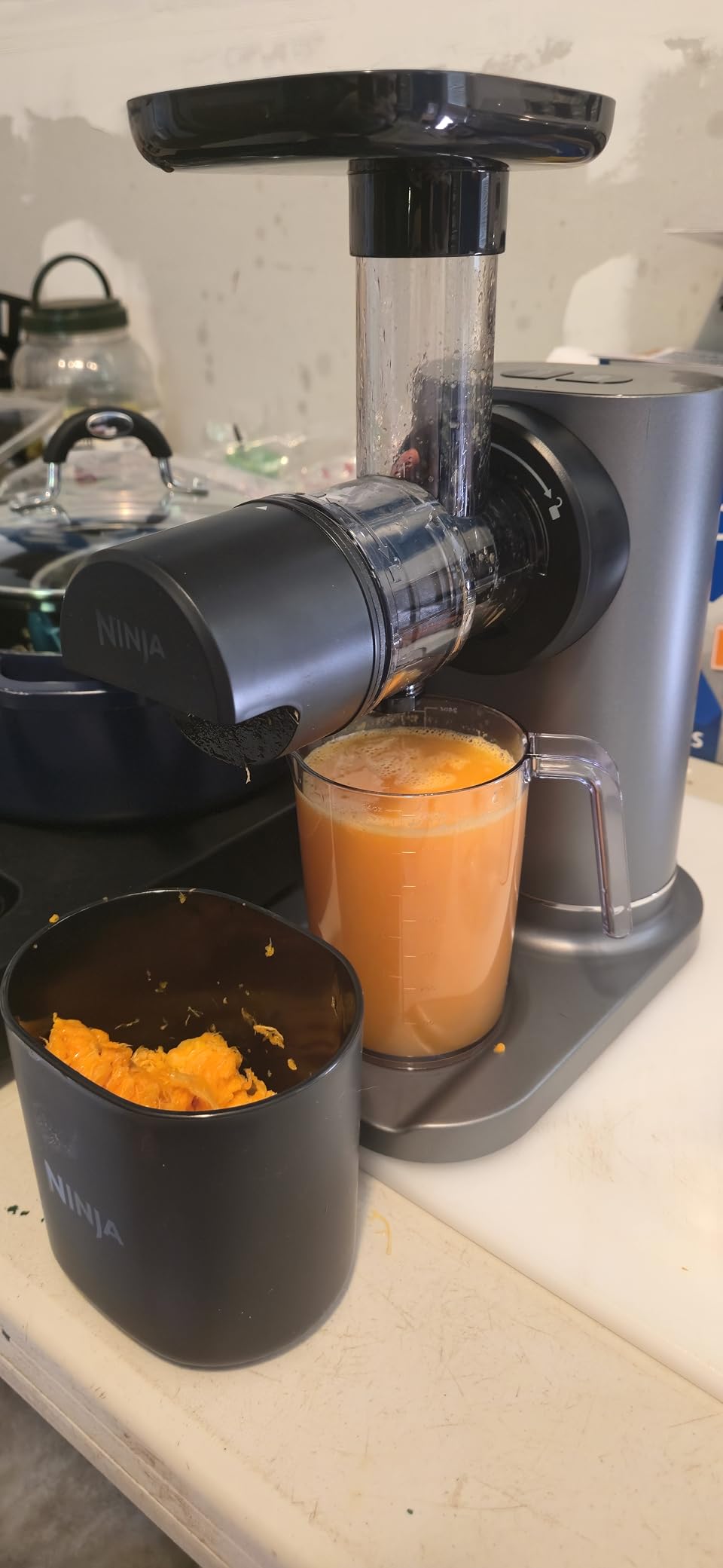 Ninja NeverClog Cold Press Juicer, 24oz Jug, 36oz Pulp, Charcoal, JC151 customer photo 2