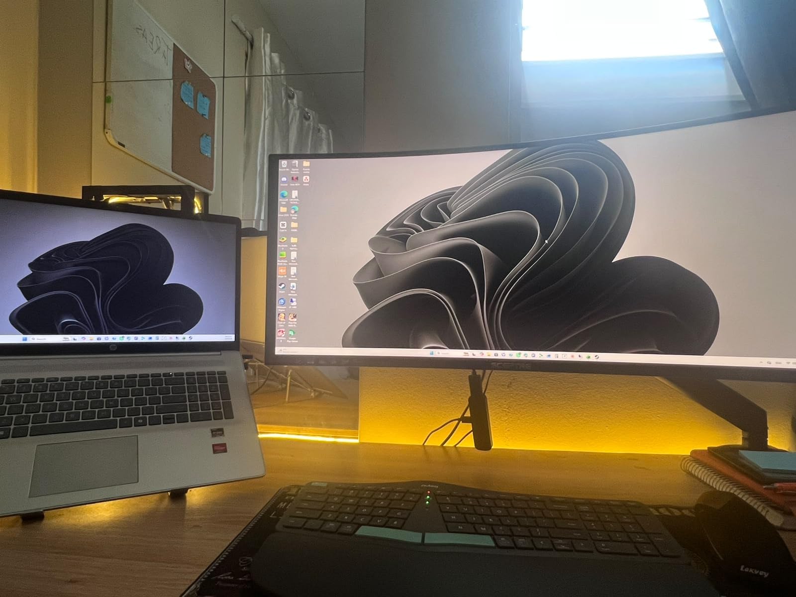 Sceptre 34-Inch Curved Ultrawide WQHD Monitor (3440 x 1440), R1500, up to 180Hz/165Hz, DisplayPort x2, 99% sRGB, 1ms, Built-in Speakers, Machine Black, 2025 (C345B-QUT168) customer photo 2