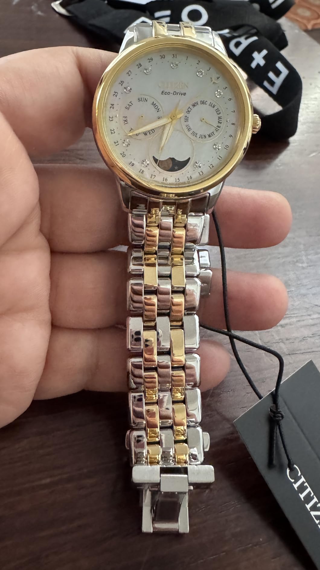 Citizen Women's Eco-Drive Calendrier, Moon Phase Diamond Accents Dial, Stainless Case and Bracelet Watch, Month/Day/Date customer photo 1