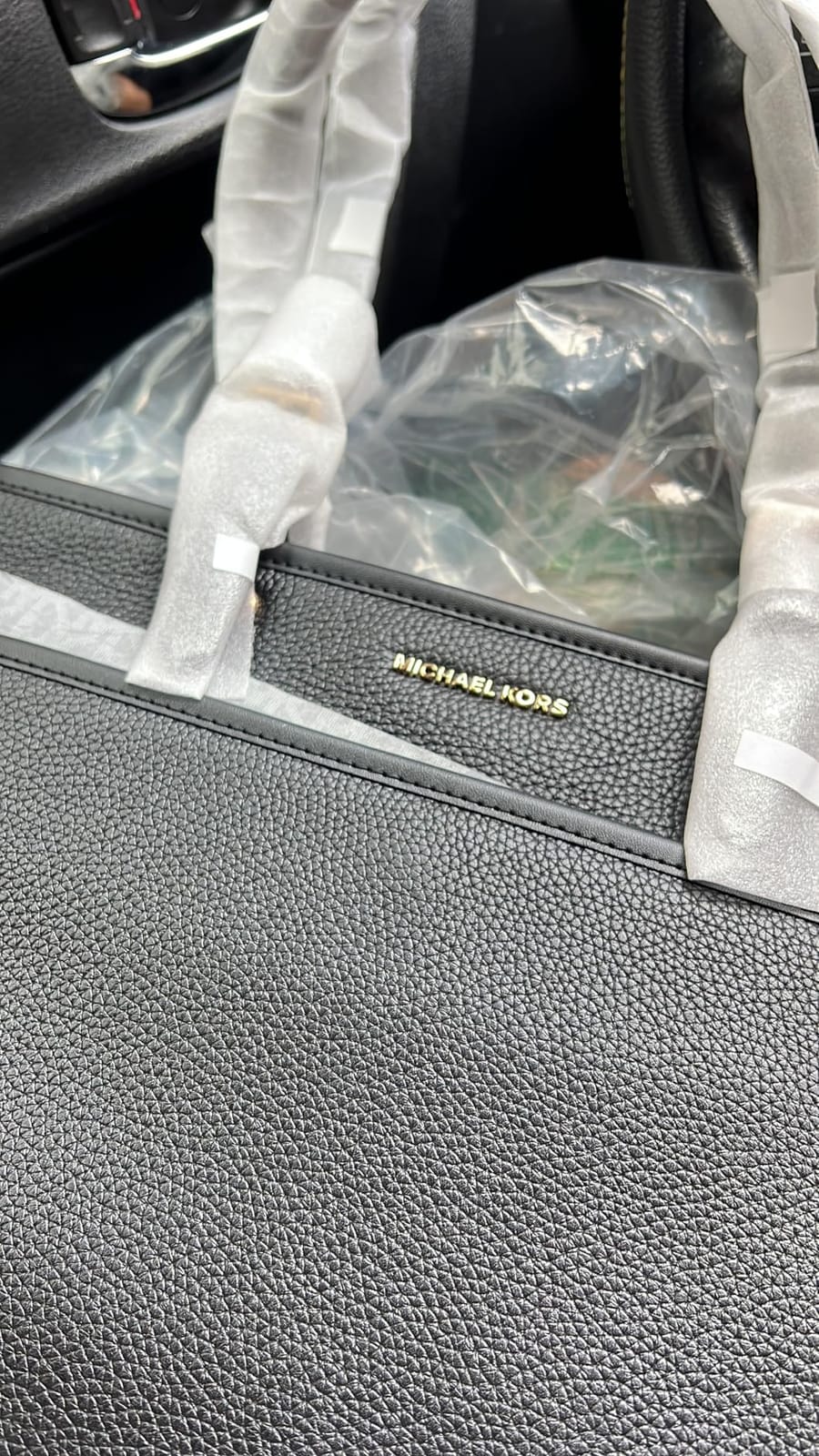 Michael Kors Winston Medium Top-Zip Pocket Tote Bag customer photo 1