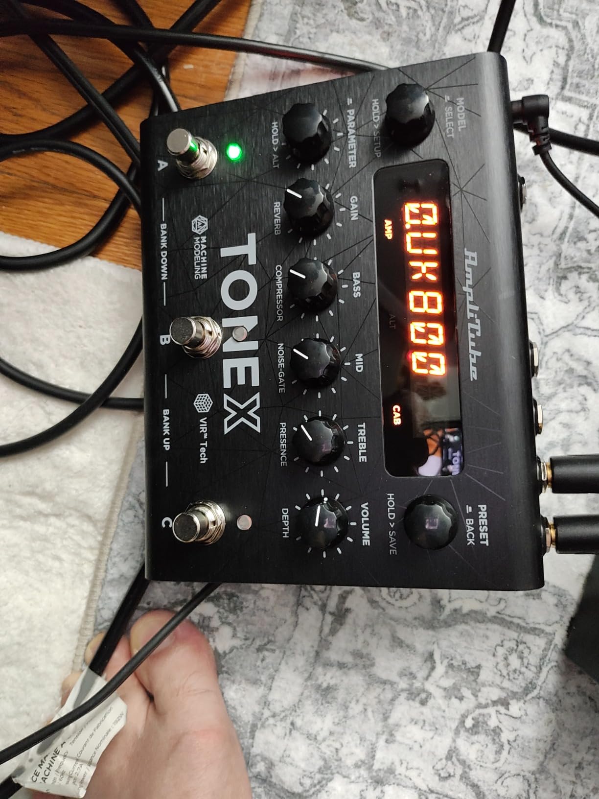 IK Multimedia TONEX Pedal: Stereo multi-effects guitar and bass pedal with 150 Presets, 15 Pre/Post FX, Tuner, Tap Tempo, Headphone Out, Software Player and Editor customer photo 2