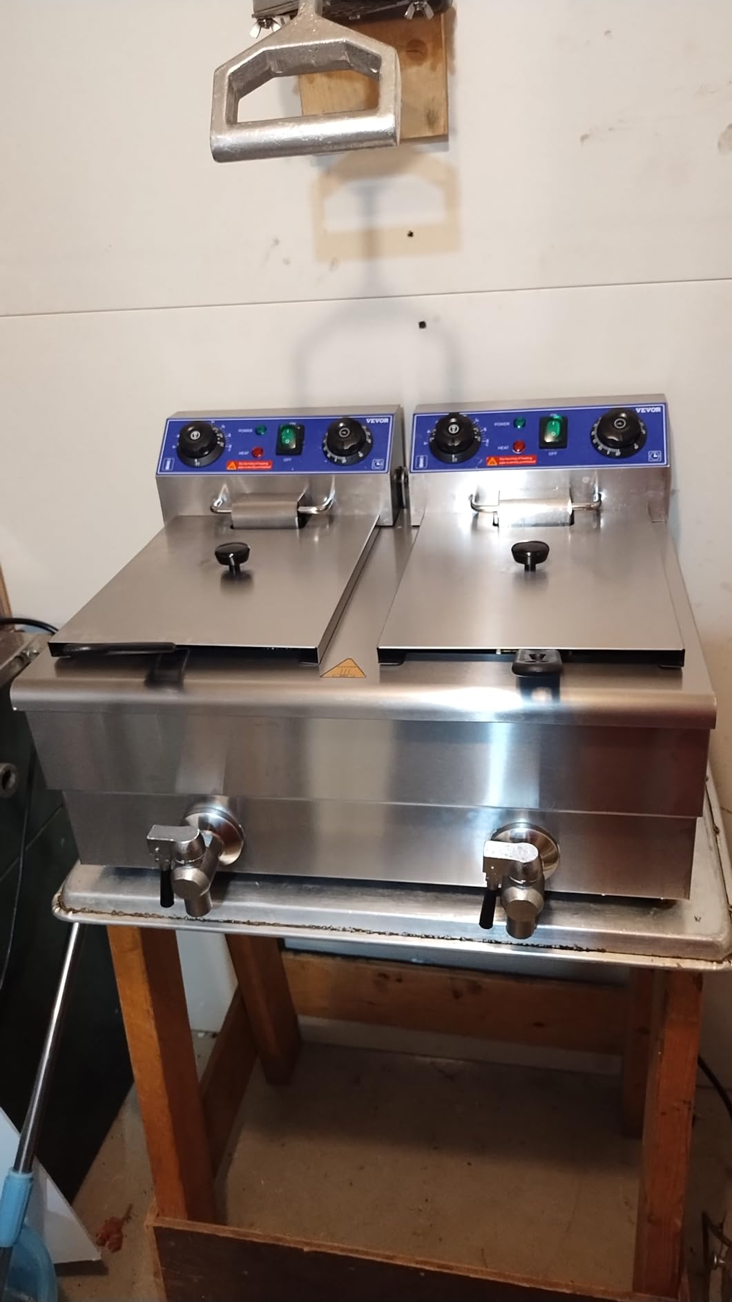 VEVOR Commercial Deep Fryer, Dual Tank 3000W Electric Countertop Fryer with Basket, 2 x 11.6Qt/11L Double Stainless Steel Oil Fryer with Drain, Time & Temp Control, for Kitchen Restaurant Use | For Kitchen Restaurant Use, 2 x 11.6Qt/11L Large Capacity, Stainless Steel, Double Basket, with Drain, Time & Temp Control customer photo 2
