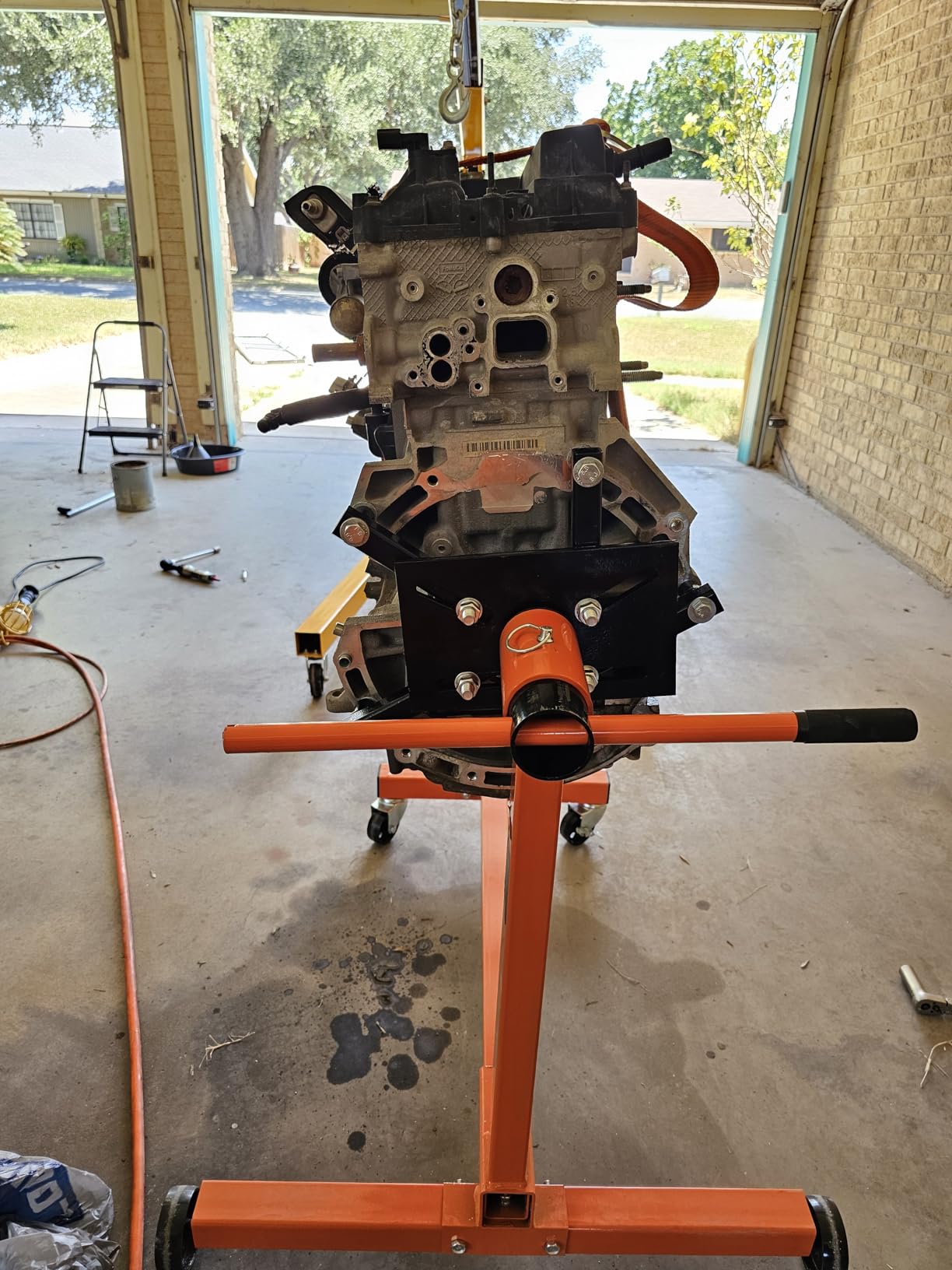VEVOR Engine Stand, 750 lbs (3/8 Ton) Rotating Engine Motor Stand with 360 Degree Adjustable Head, Cast Iron Motor Hoist Dolly, 4-Caster, 4 Adjustable Arms, for Vehicle Maintenance, Auto Repair | Cast Iron Motor Hoist Dolly with 4 Caster Wheels and 4 Adjustable Arms, Ideal for Vehicle Maintenance, Engine Repair customer photo 2