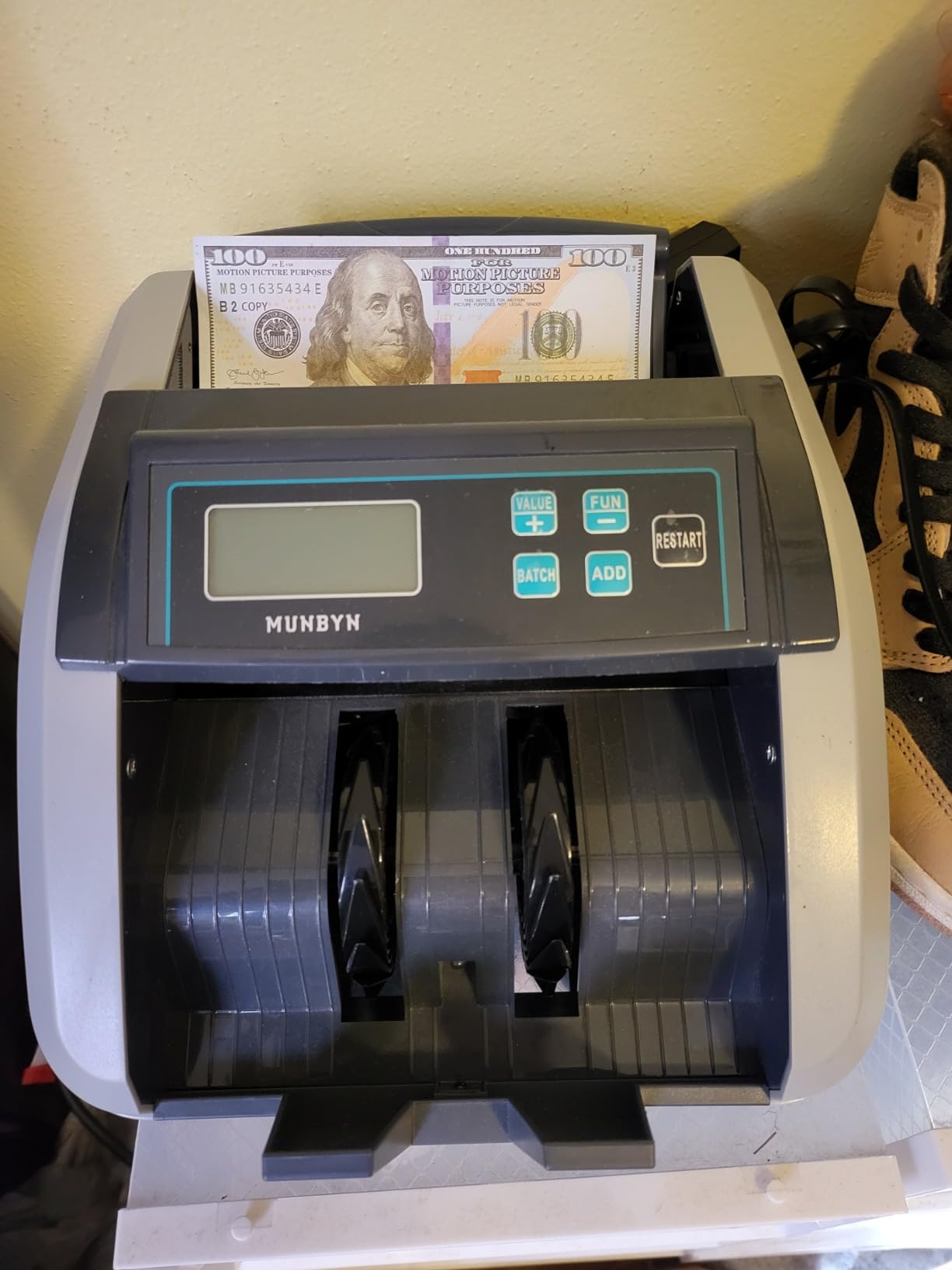 MUNBYN IMC51 Money Counter Machine Count Value, Add+Batch/Add+ Value Mode Bill Counter, UV/MG/IR/MT Detection, USD only Cash Counter,1100 Bills/min, Money Counting Machine with LCD Display (Black) customer photo 1