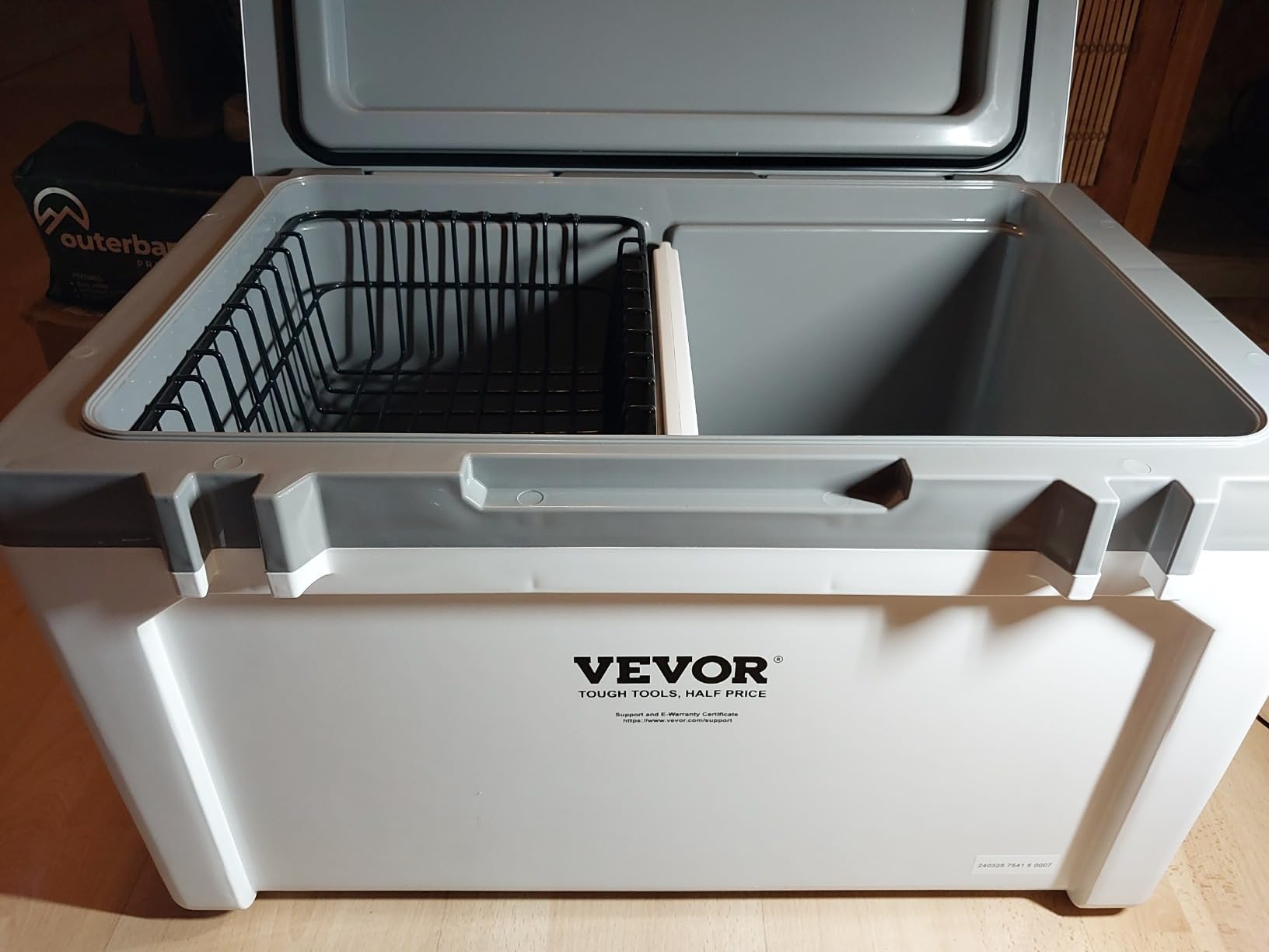 VEVOR Portable Cooler,Hard Cooler with Ice Retention, Heavy-Duty Handles and Strap, Lightweight Rigid Material Insulated Portable Cooler, Suitable for Family Picnics and Short Trips customer photo 2