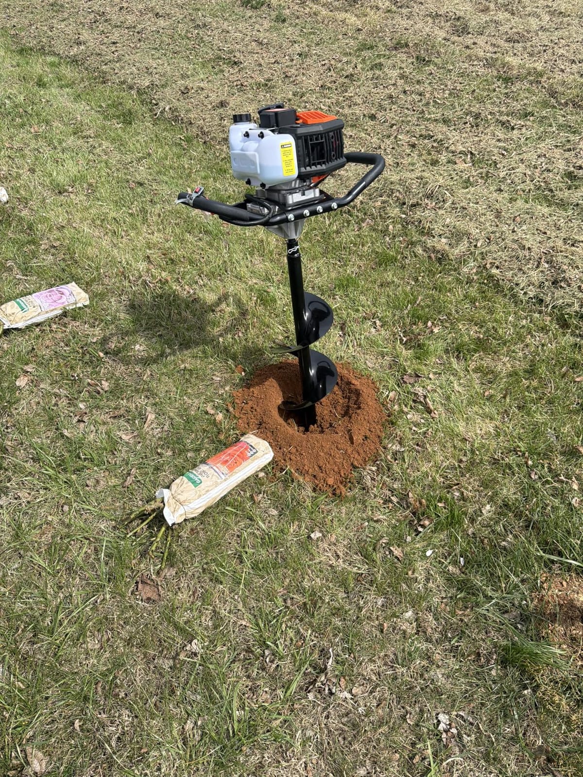 VEVOR Post Hole Digger, 43cc 1250W Auger Earth Digger, Gas-Powered (Fuel) customer photo 2