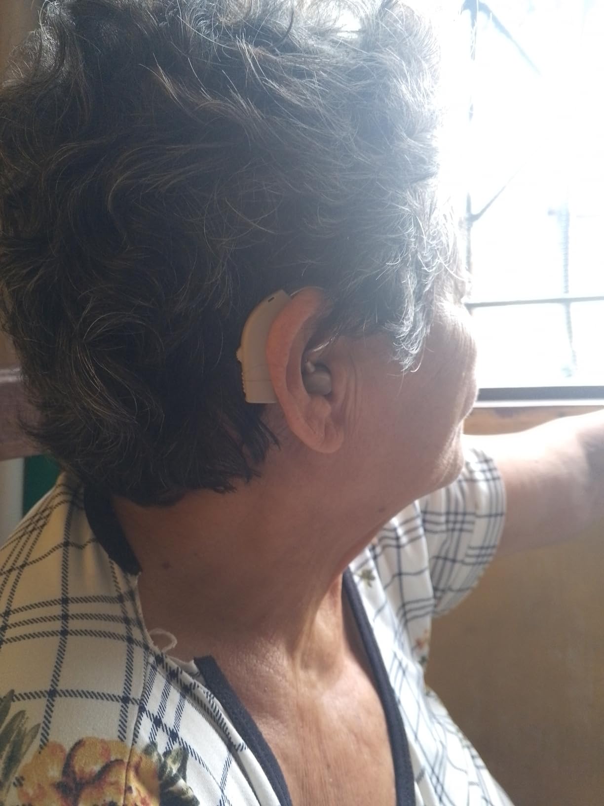 Hearing Aids for Seniors Rechargeable with Noise Cancelling,Behind-The-Ear Severe Hearing Loss Hearing Amplifier,Physical Adjustment Buttons,Up to 25 Hours customer photo 1