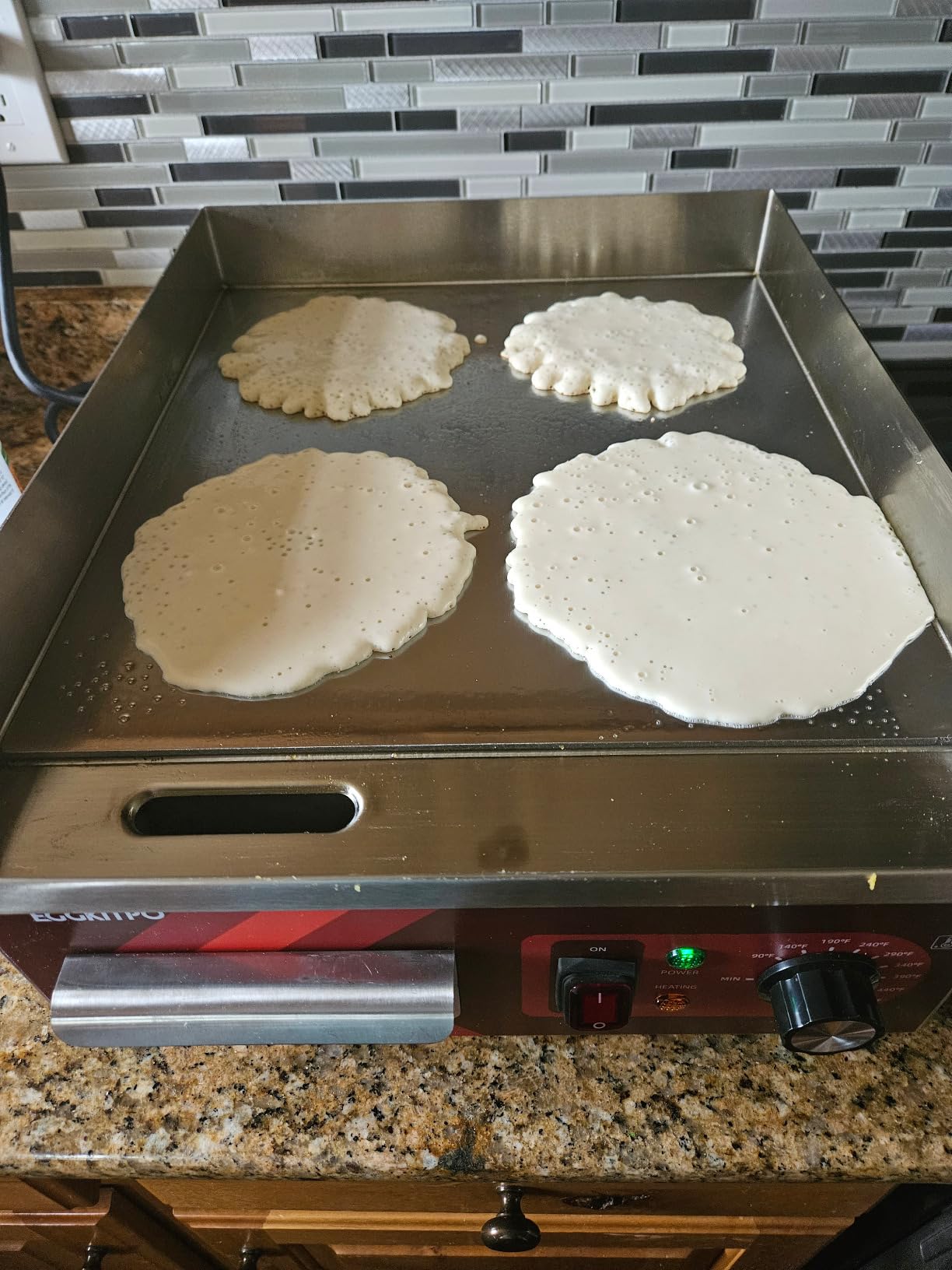EGGKITPO 240V Commercial Electric Griddle 29 Inch Large Countertop Griddle 3500W Non-Stick Flat Top Grill Stainless Steel Teppanyaki Griddle with Adjustable Temperature 90℉-575℉ for Restaurant Use customer photo 2