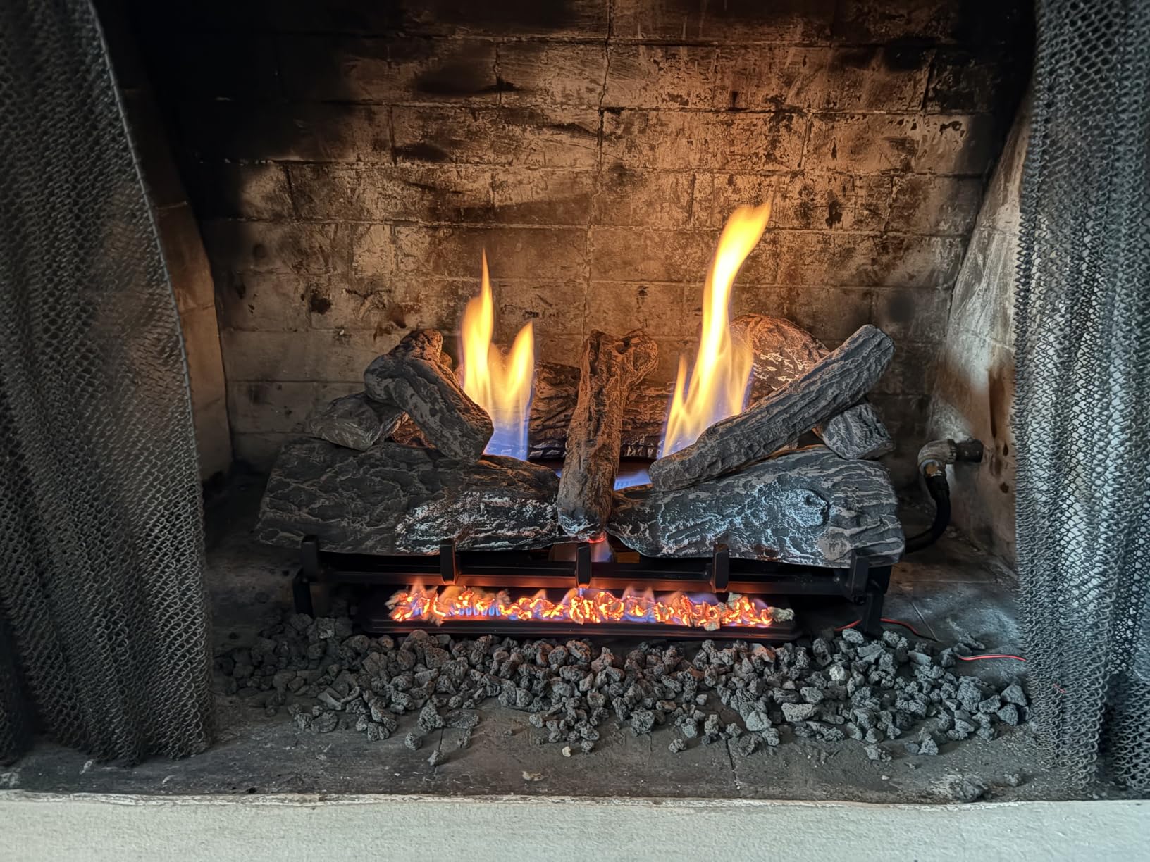 Duluth Forge Ventless Dual Fuel Gas Log Set - 30 in. Stacked Oak, 33,000 BTU, Remote Control - Model# DLS-30R-2 customer photo 1