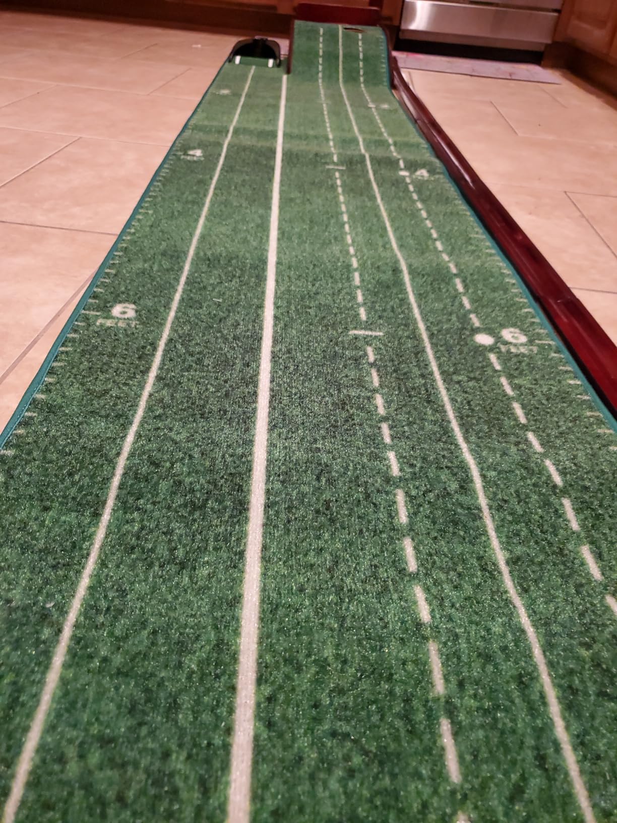 Golf Putting Green for Indoors Putting Mat with Automatic Ball Return customer photo 1